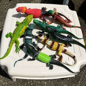 Colorful Lizards - hard plastic - lot of 8